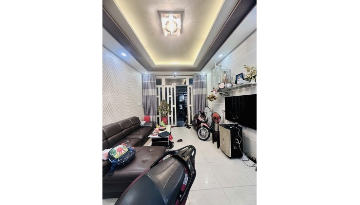 GẤP BÁN! Chỉ 5.75 TỶ TL! 92M², 2Tầng/4PN, HẺM XE HƠI, Thống Nhất Gò Vấp!
